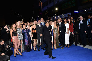 la-et-mg-ben-stiller-longest-selfie-stick-record-zoolander-2-premiere-20160205